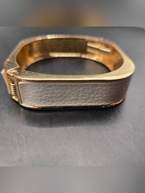 Vintage Gold Tone & White Textured Inlay Hinged Bangle Bracelet Minimal Chic